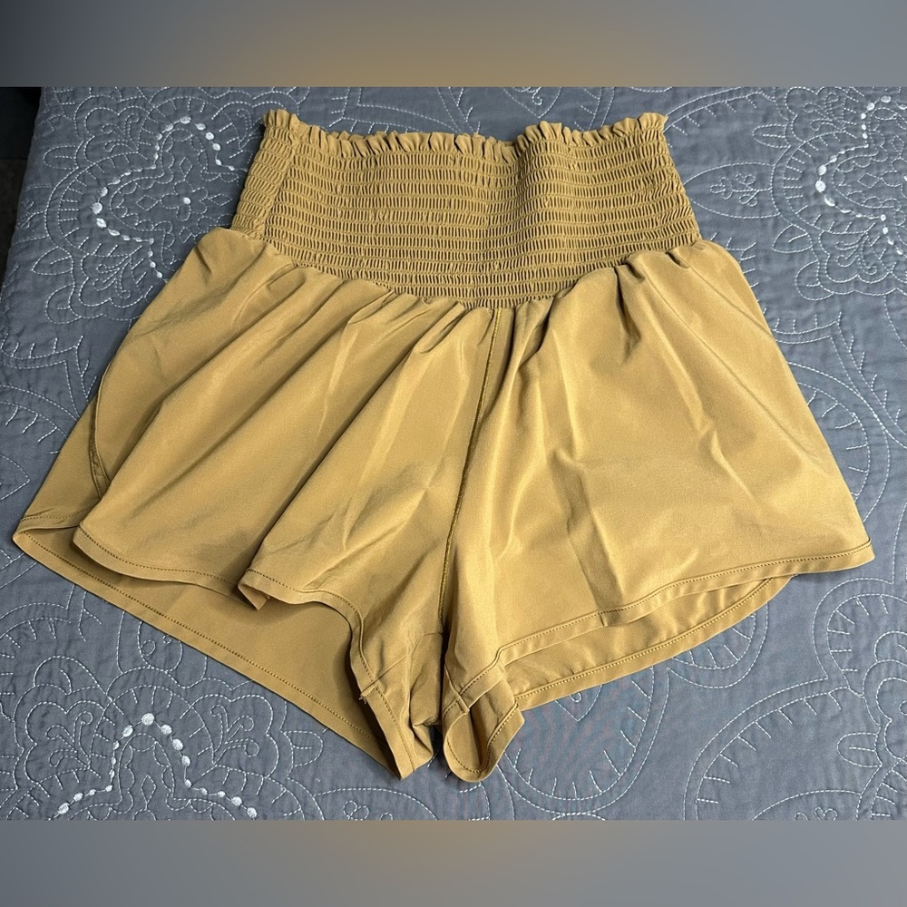 Offline by Aerie Women’s Mustard Smocked Running Shorts Size Small